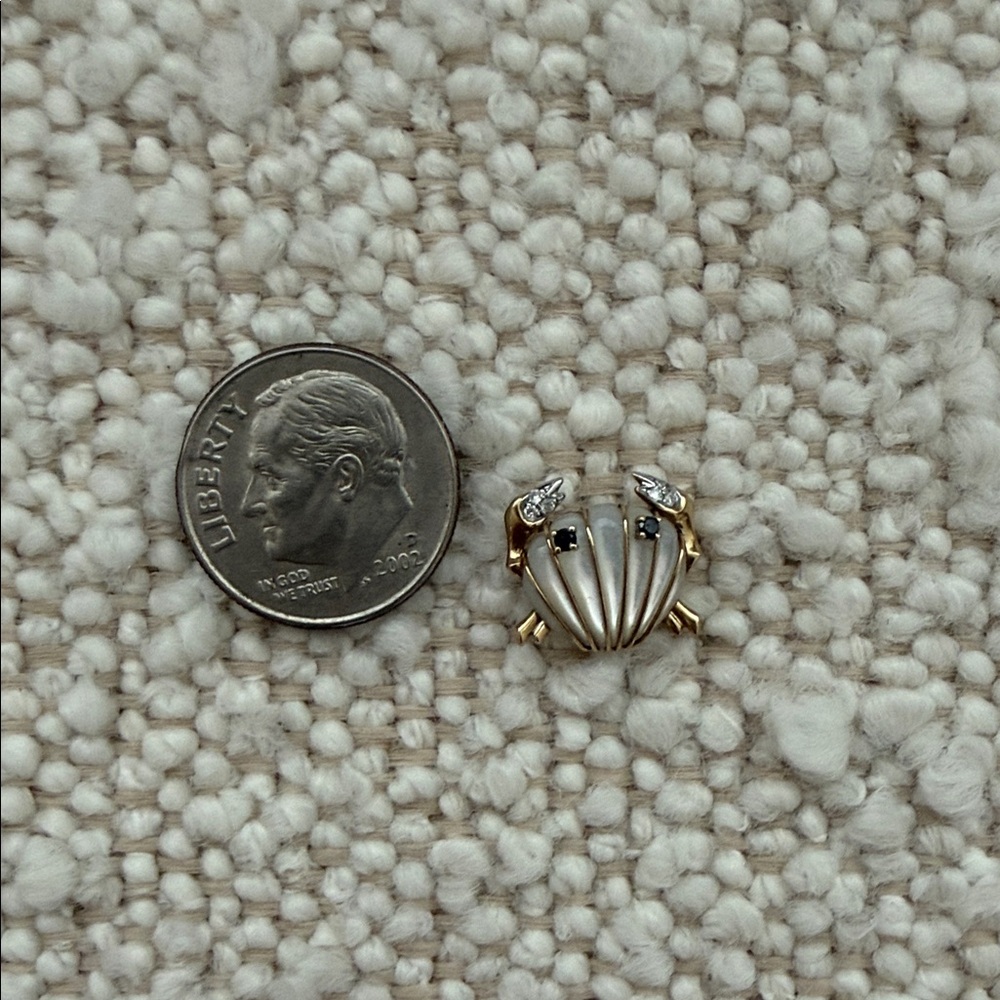 Yvonne Léon 9k Yellow Gold Mother Of Pearl Crab (Customized Pendant) - Picture 2 of 9